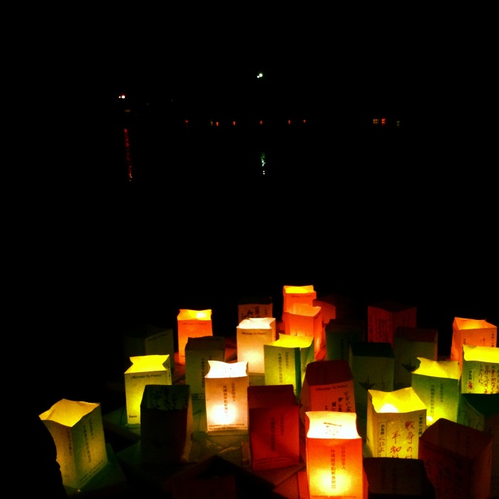 Heiwa Kinen Kōen - acendendo velas pela paz